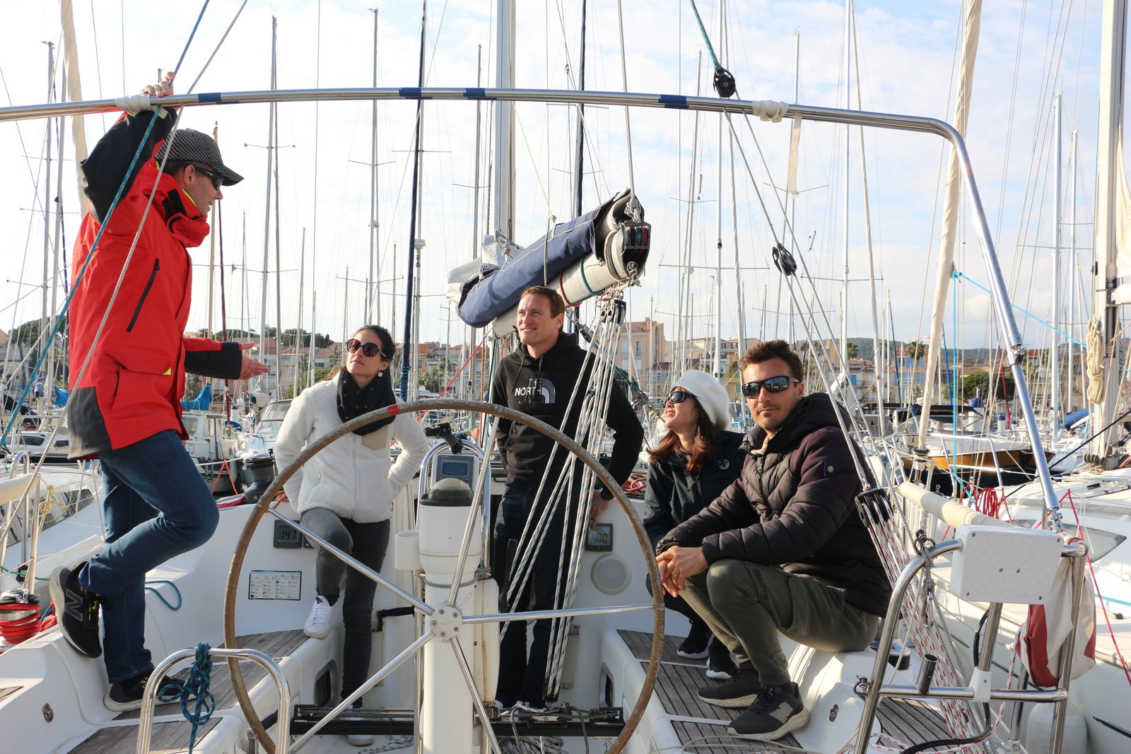 Briefing formation management avant sortie en voilier côtes varoises